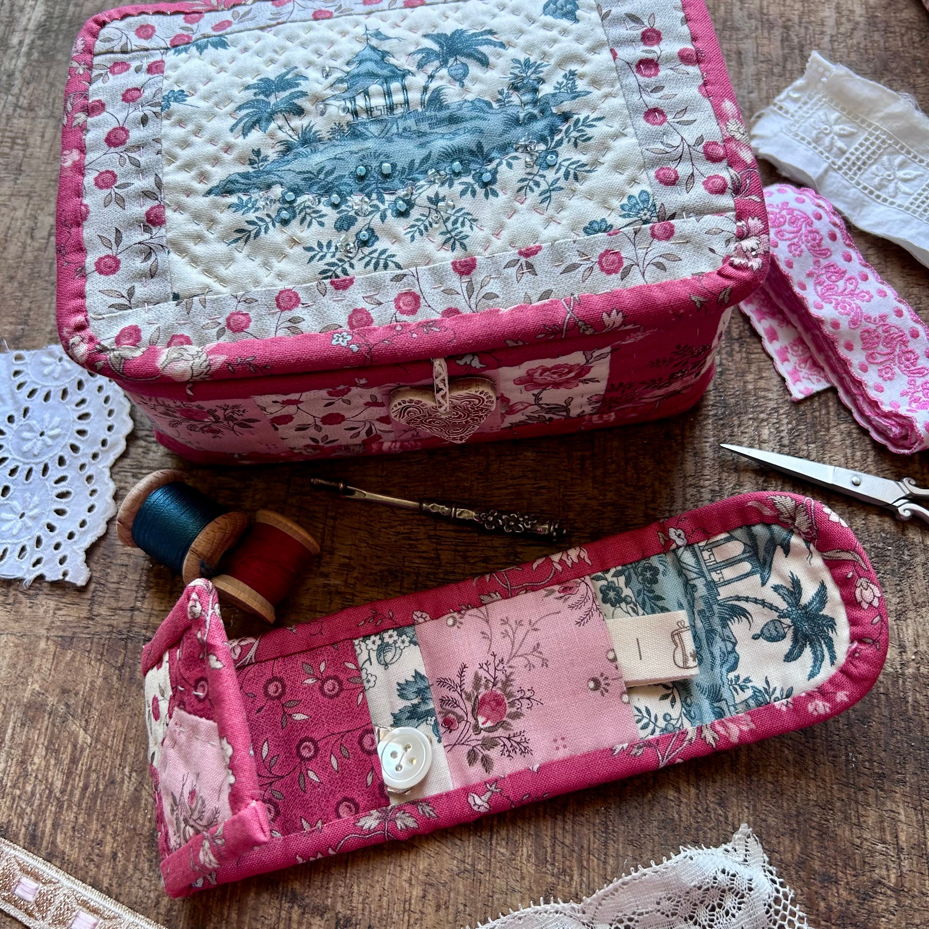 Écrin floral rouge et Mini pochette