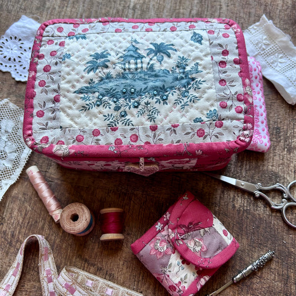 Écrin floral rouge et Mini pochette