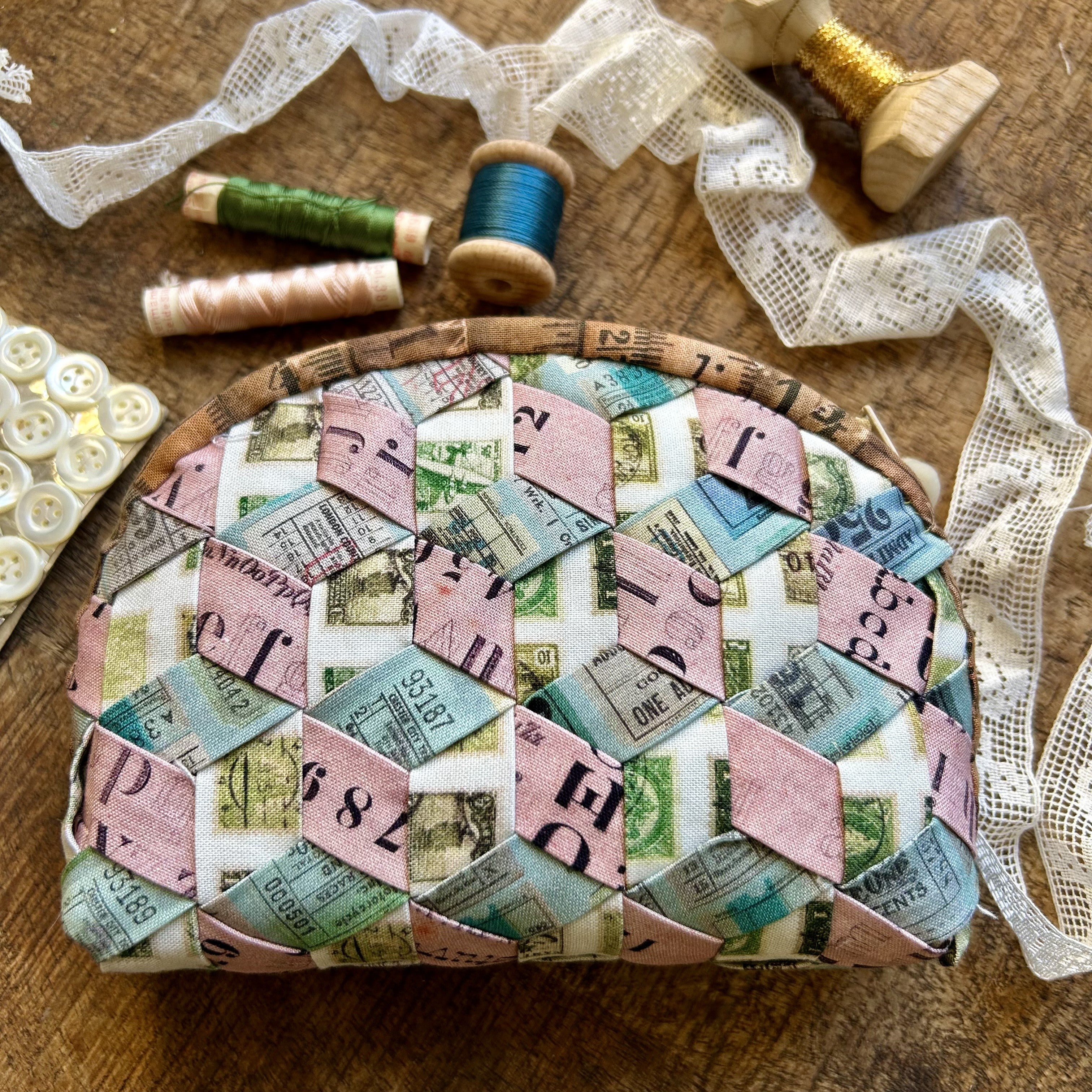 Pochette meshwork rose d’atelier