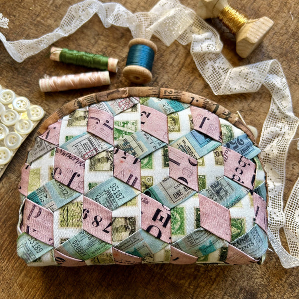 Pochette meshwork rose d’atelier