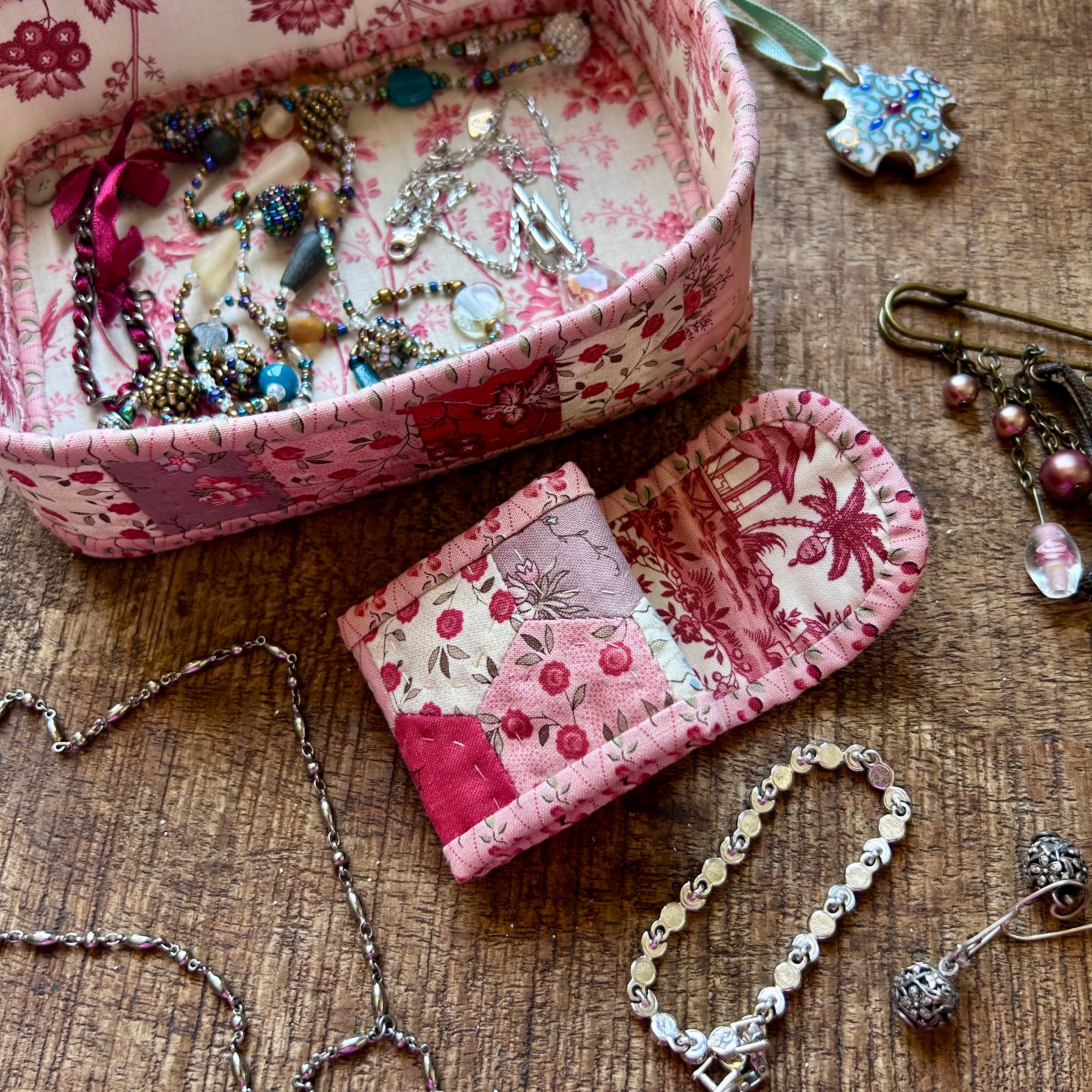 Ecrin floral rose et Mini pochette