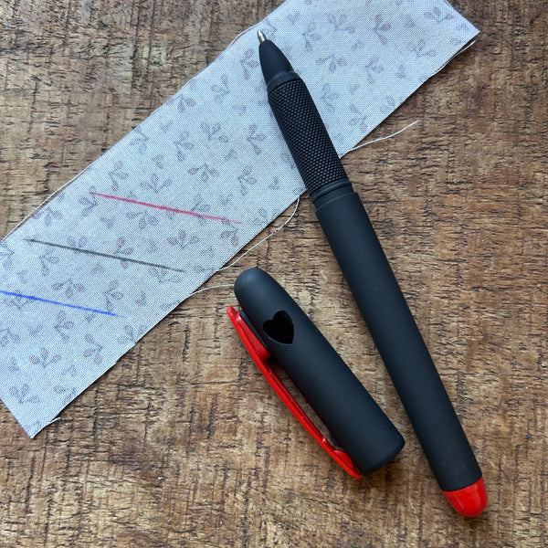 Stylo effaçable friction rouge