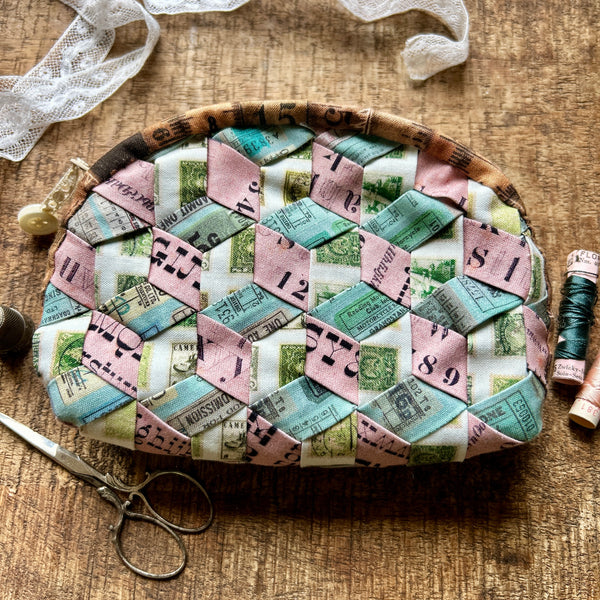 Trousse meshwork rose/bleue